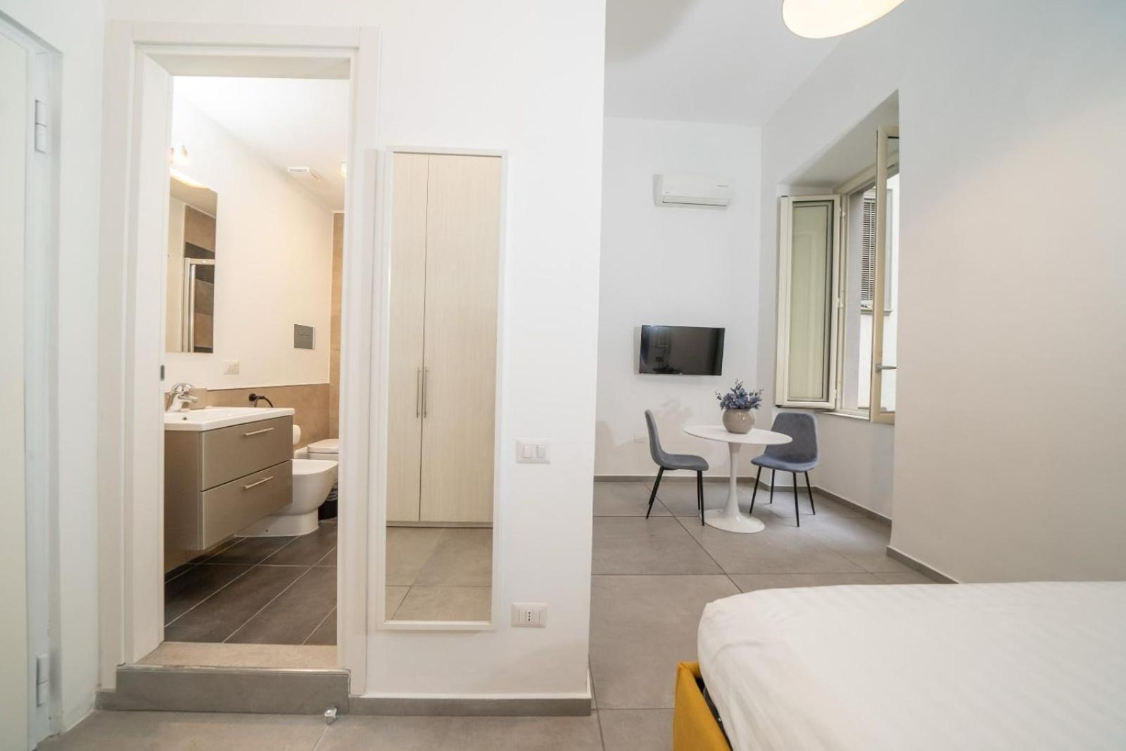 Bovio Boutique Studio Apartment نابولي الغرفة الصورة