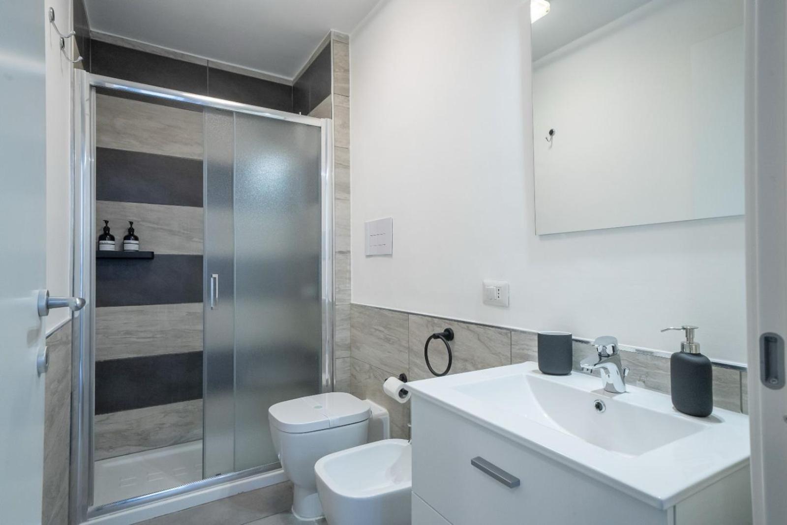 Bovio Boutique Studio Apartment نابولي الغرفة الصورة